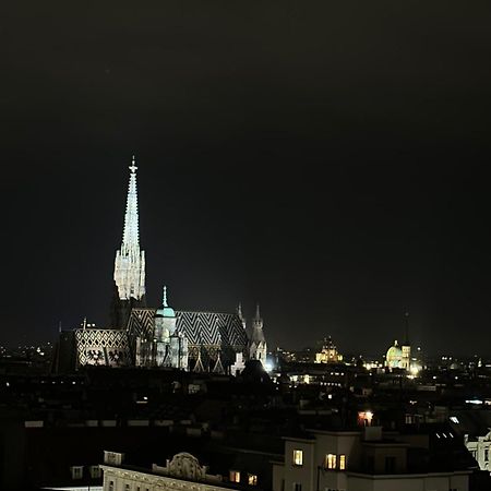 Center Apartment With 360° Rooftop Wien Exteriör bild