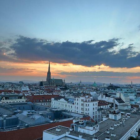 Center Apartment With 360° Rooftop Wien Exteriör bild